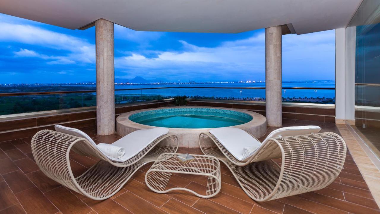 Presidential Suite Private Pool – Lake View